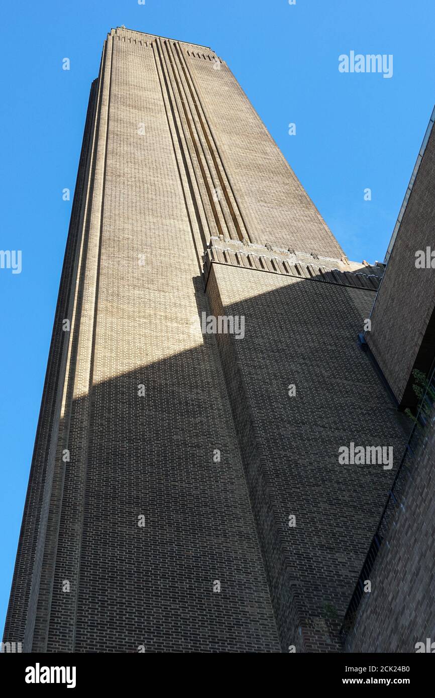 Schornstein der Tate Modern Art Gallery, ehemalige Bankside Power Station, London England Vereinigtes Königreich Großbritannien Stockfoto