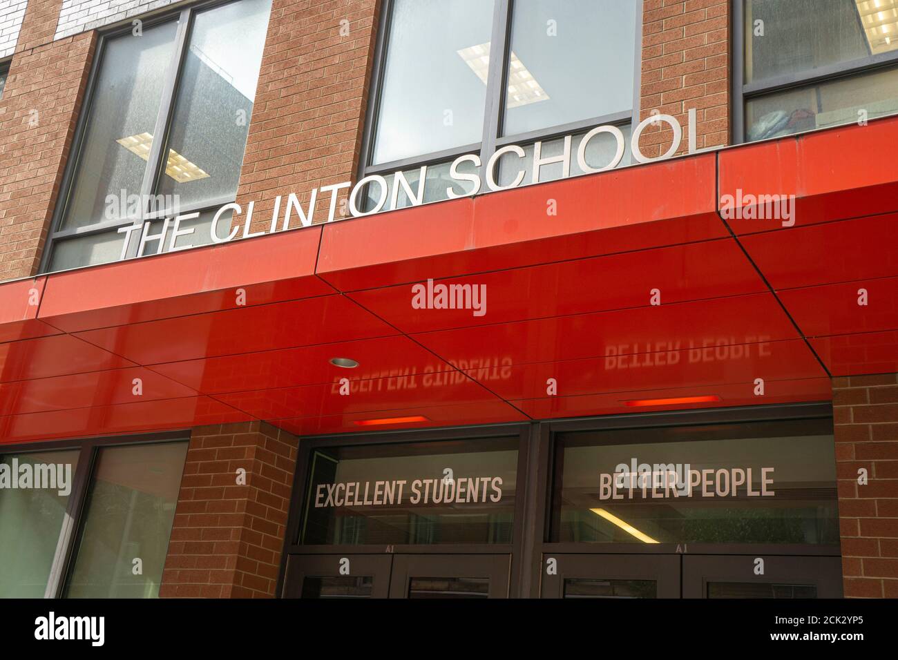 Die Clinton Schule, Außenansicht des Eingangs, Flatiron District, New York City, New York, USA Stockfoto