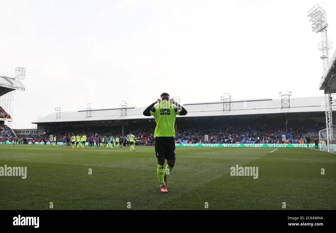 Fußball - Premier League - Crystal Palace V Huddersfield Town - Selhurst Park, London, Großbritannien - 30. März 2019 Elias Kachunga von Huddersfield Town reagiert nach dem Spiel, da sie von der Premier League ABGESETZT WERDEN. Keine Verwendung mit nicht autorisierten Audio-, Video-, Daten-, Fixture-Listen, Club/League-Logos oder „Live“-Diensten. Online-in-Match-Nutzung auf 75 Bilder beschränkt, keine Videoemulation. Keine Verwendung bei Wetten, Spielen oder Veröffentlichungen für einzelne Vereine/Vereine/Vereine/Spieler. Weitere Informationen erhalten Sie von Ihrem Kundenbetreuer. Stockfoto