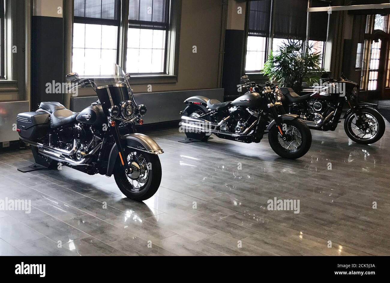 Harley Rajesh Harley davidson motorcycles on display -Fotos und -Bildmaterial in ...