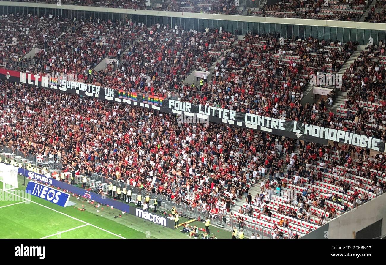 Fussball Ligue 1 Ogc Nizza Vs Olympique De Marseille Allianz Riviera Stadium Nizza Frankreich 28 August 19 Nice S Fans Zeigen Wahrend Des Spiels Ein Banner Mit Der Aufschrift