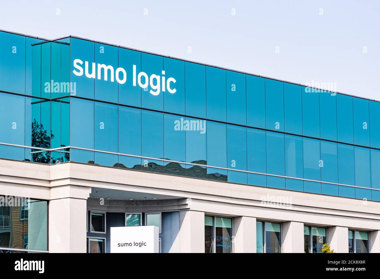 September 15, 2020 Redwood City / CA / USA - Sumo Logic Hauptsitz im Silicon Valley; Sumo Logic ist ein Cloud-basiertes Unternehmen für Maschinendatenanalyse FOC Stockfoto