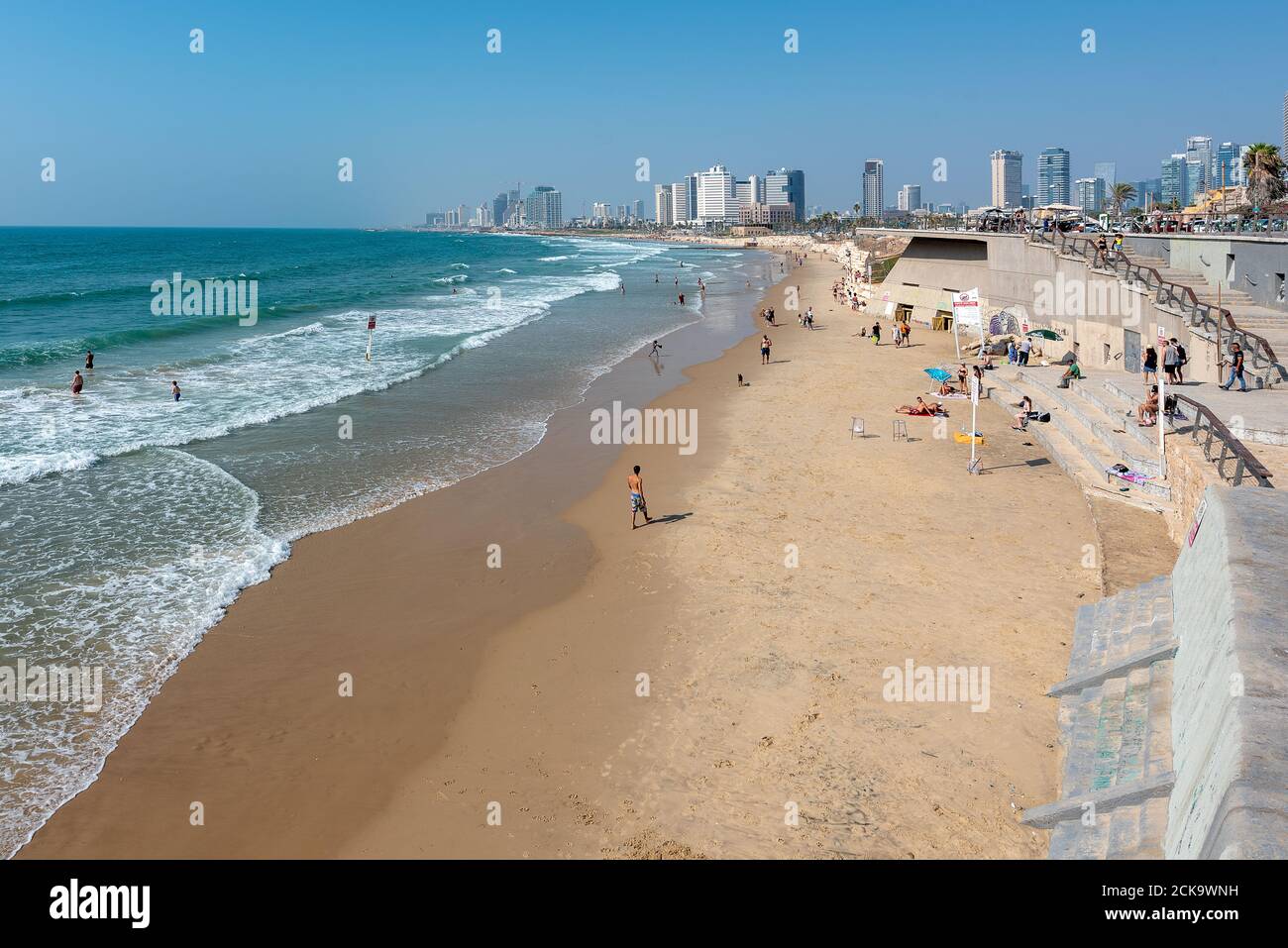 Tel Aviv, Israel - der Strand von Tel Aviv erstreckt sich kilometerlangen entlang des gesamten westlichen Randes der Stadt. Stockfoto