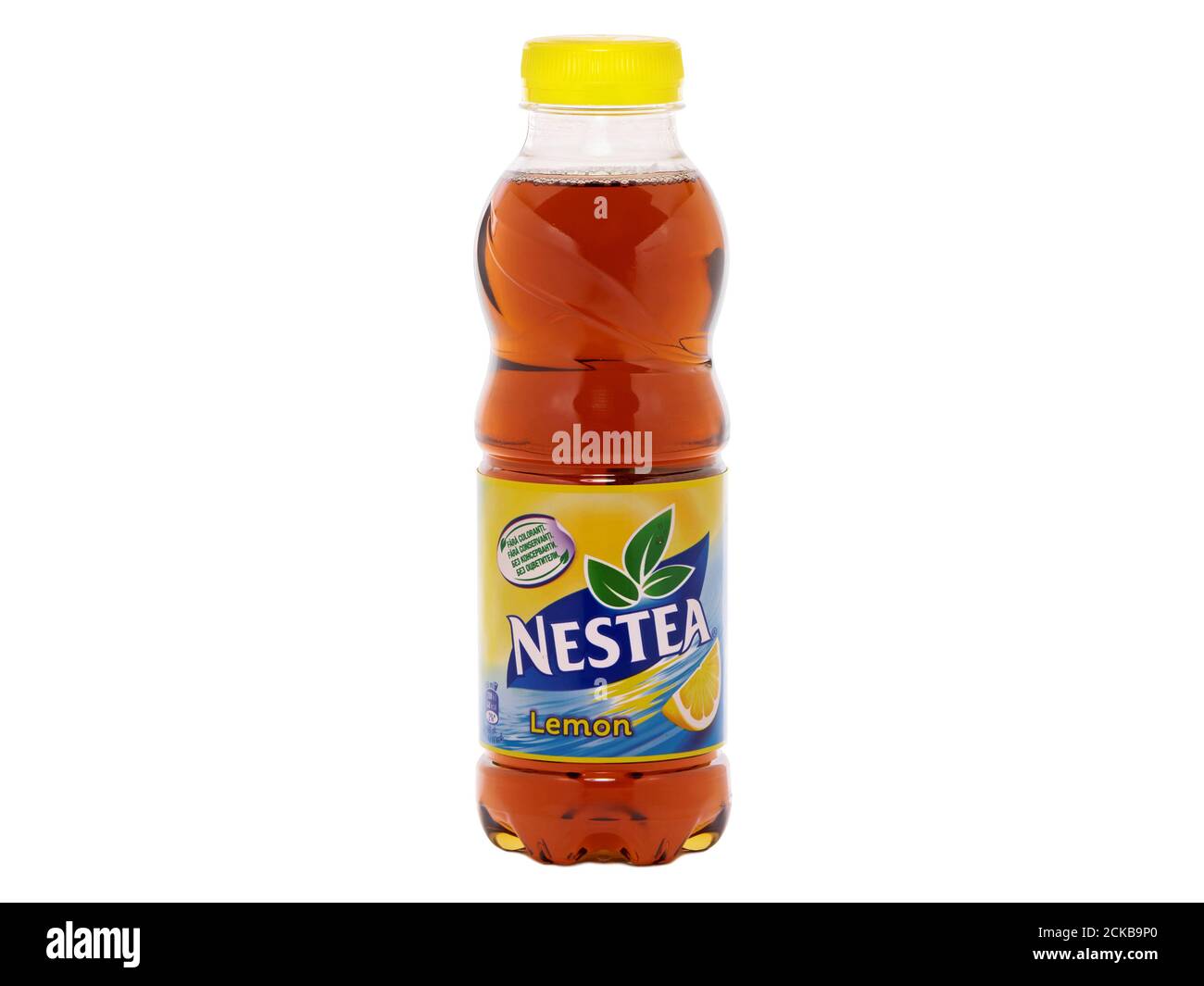 BUKAREST, RUMÄNIEN - 6. DEZEMBER 2016. Flasche Nestea, eine erfrischende  mit echtem Tee und natürlichen Zitronengeschmack Stockfotografie - Alamy