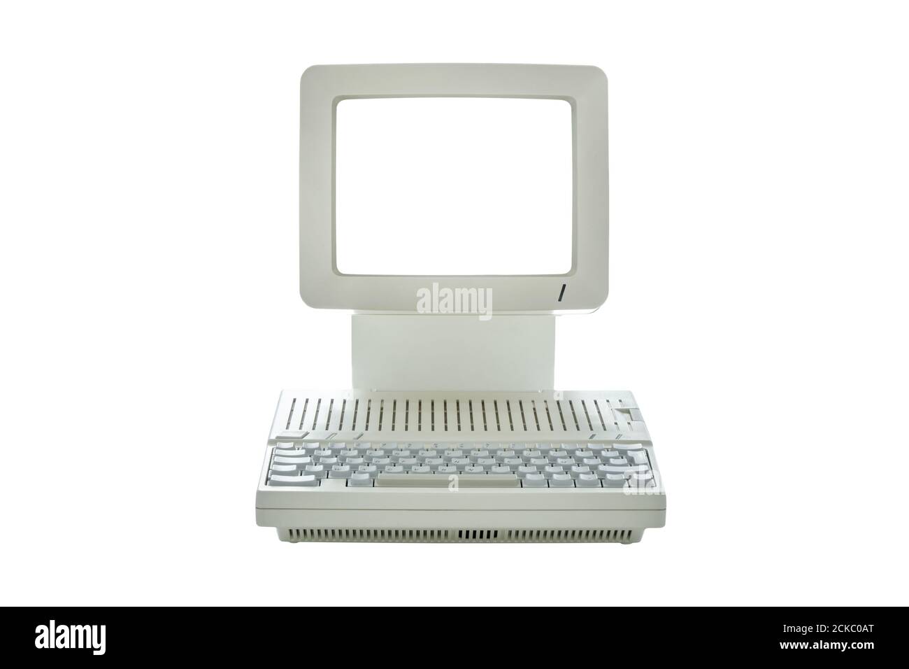 Vintage Retro klassischen Desktop-Computer aus den achtziger Jahren mit leerem Bildschirm isoliert auf weißem Hintergrund. Vorderansicht im Retro-Revival-Stil Stockfoto