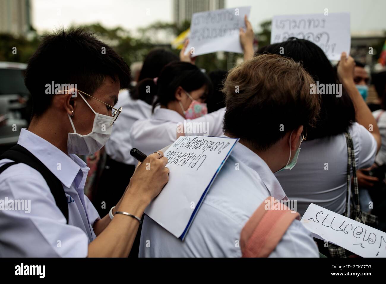 Studenten und Demokratieprotesten veranstalten am 24. Juli 2020 an der Kasetsart University in Bangkok, Thailand, eine Anti-Regierungskundgebung (Foto - Jack Taylor) Stockfoto