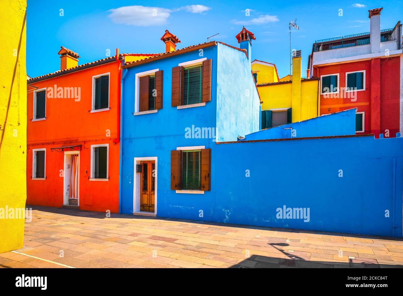 Burano Insel, Straße und bunte Häuser. Venedig, Italien, Europa. Stockfoto
