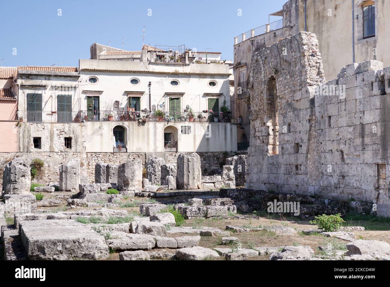 Ruinen des Tempels von Apollo, eines der wichtigsten antiken griechischen Denkmäler in Ortygia - Sizilien, Italien Stockfoto