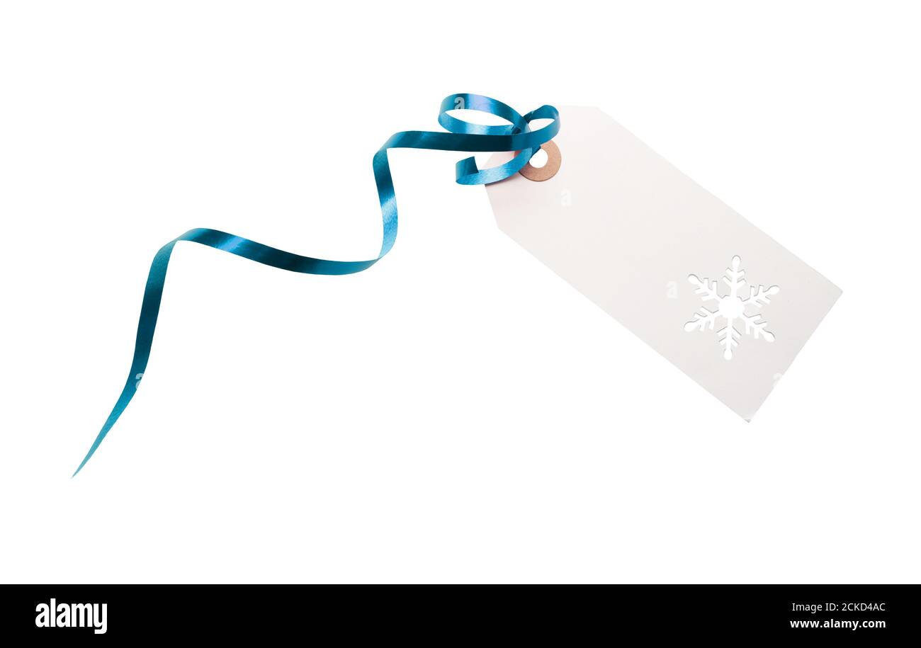Geschenkanhänger und Etikettenvorlage mit blauem Band, um Geschenke, Weihnachts- oder Geburtstagsgeschenke vor weißem Hintergrund isoliert hinzuzufügen. Stockfoto