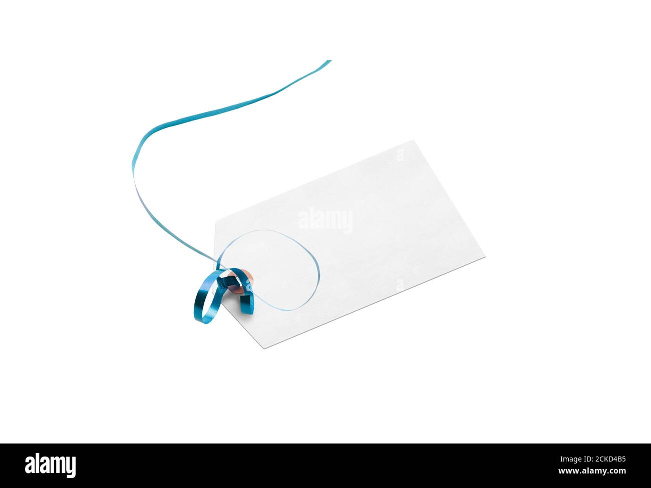 Geschenkanhänger und Etikettenvorlage mit blauem Band, um Geschenke, Weihnachts- oder Geburtstagsgeschenke vor weißem Hintergrund isoliert hinzuzufügen. Stockfoto