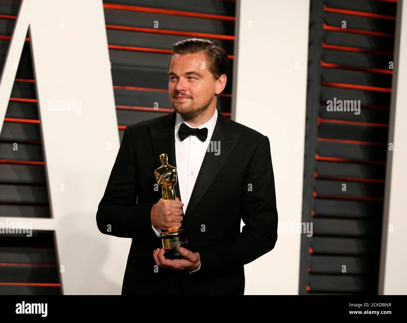 Leonardo dicaprio kommt vanity fair oscar party in beverly hills -Fotos ...