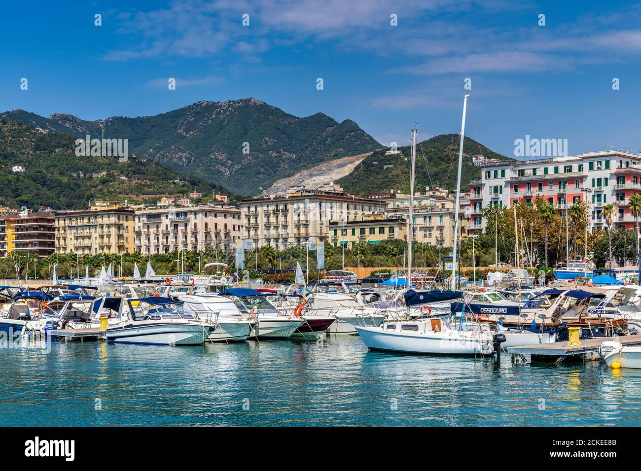 Marina und Skyline, Salerno, Kampanien, Italien Stockfoto