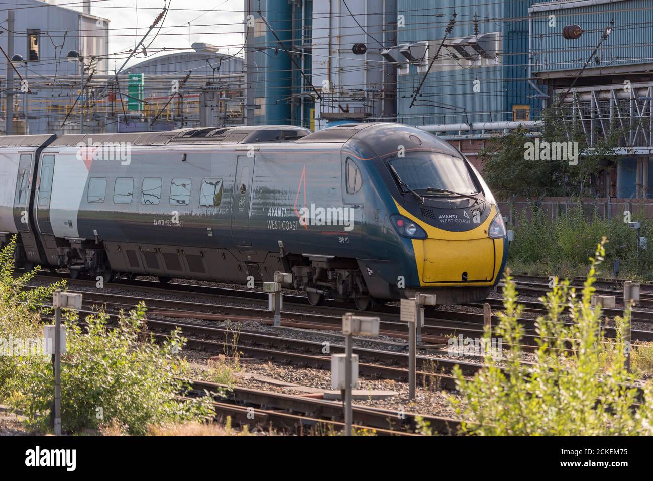 Avanti West Coast Pendolino Zug an der Warrington Bank Quay Station auf der West Coast Main Line. WCML Stockfoto