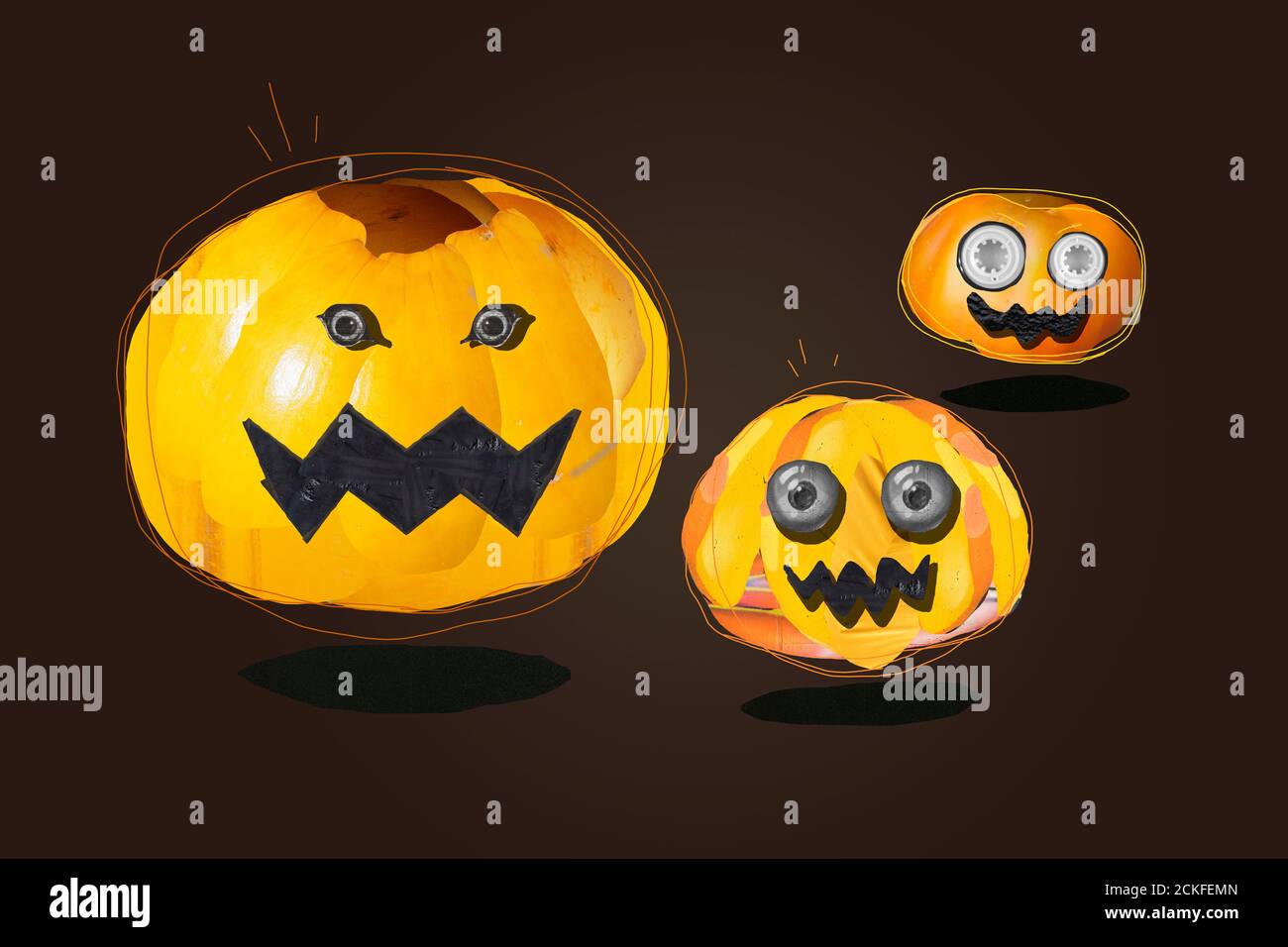 Lustige und erschreckende Halloween Kürbisse, erstellt mit der fotografischen Collage-Technik, können mit dem Vektor-Strich im Bild enthalten ausgeschnitten werden. Stockfoto