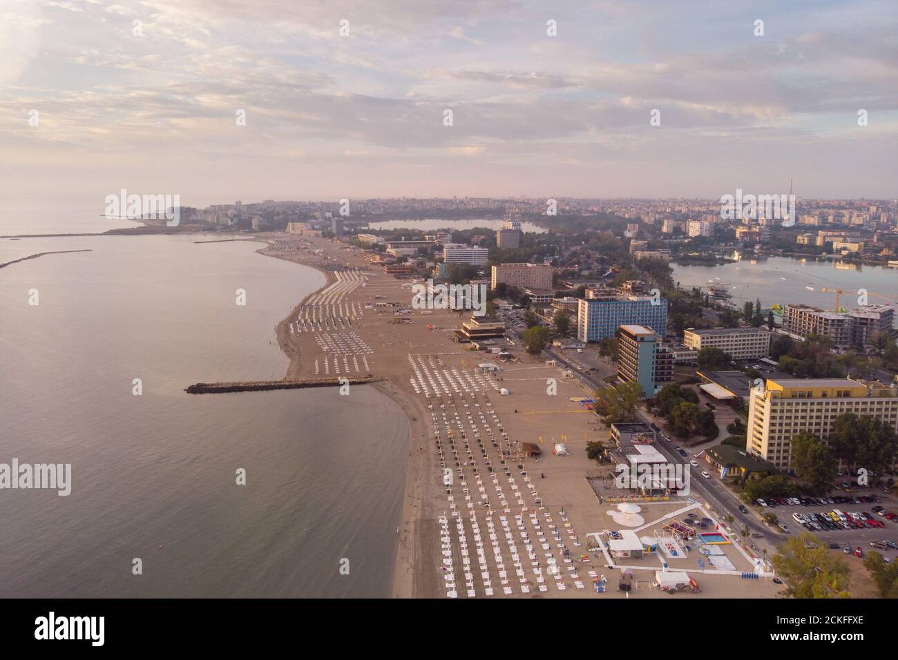 Sommersonnengang über der Küste von Mamaia, am Schwarzen Meer, Rumänien Stockfoto