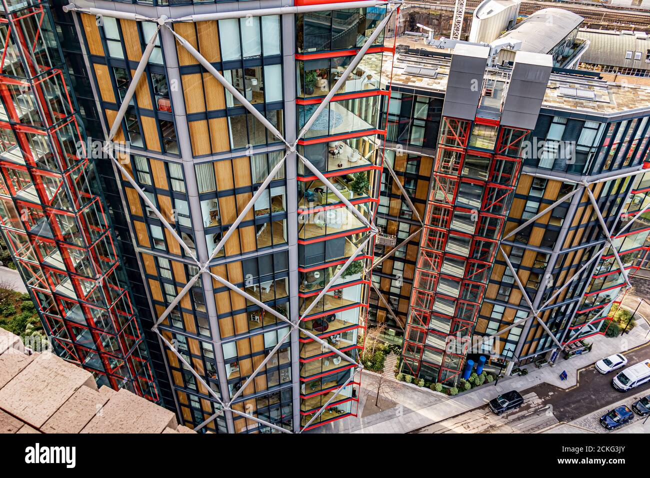 Blick in die Luxus-Apartments des NEO Bankside SE1, von der Aussichtebene in der Tate Modern, Bankside, London, Großbritannien Stockfoto