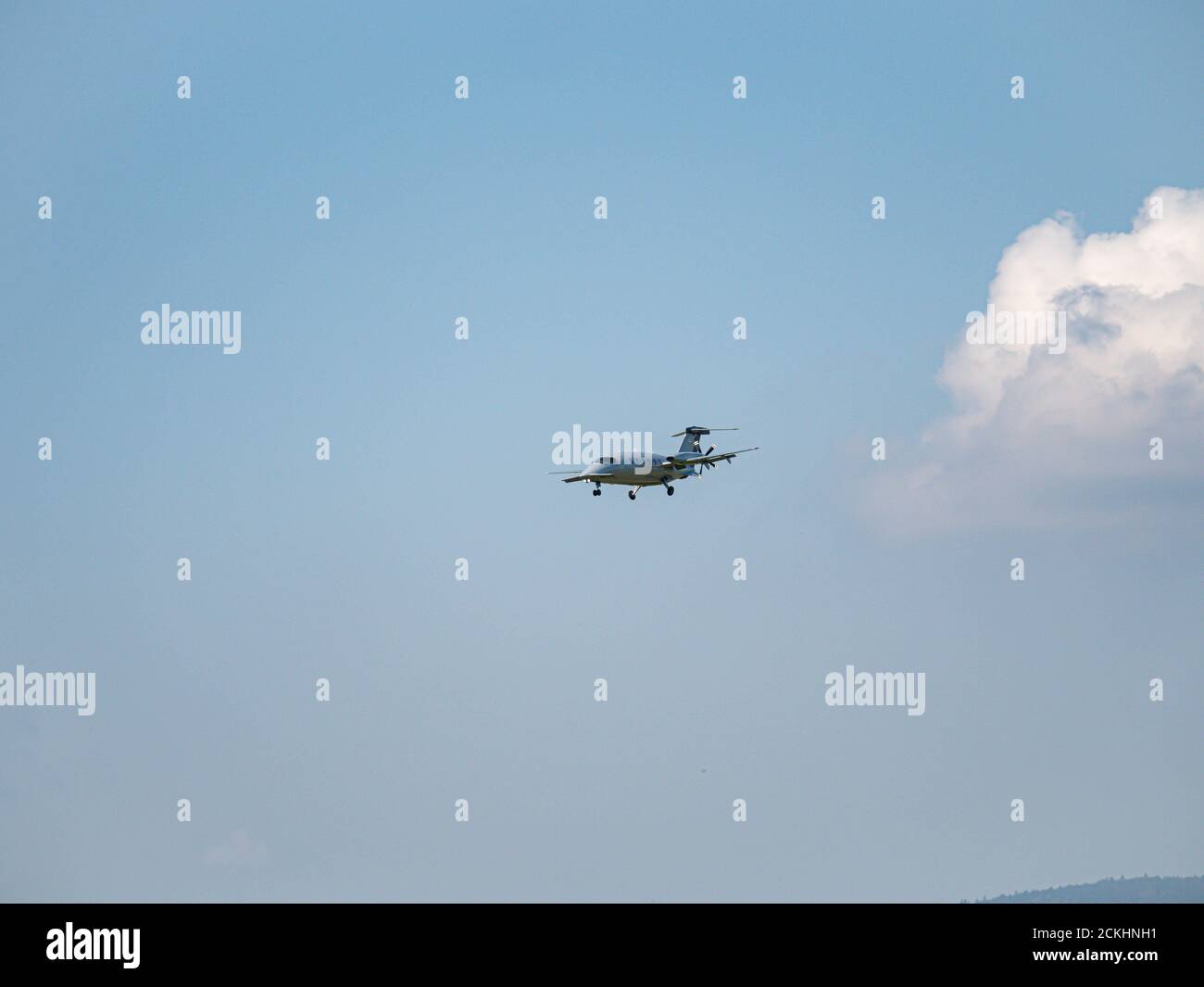 Flugzeug landet am Flughafen Kloten Stockfoto