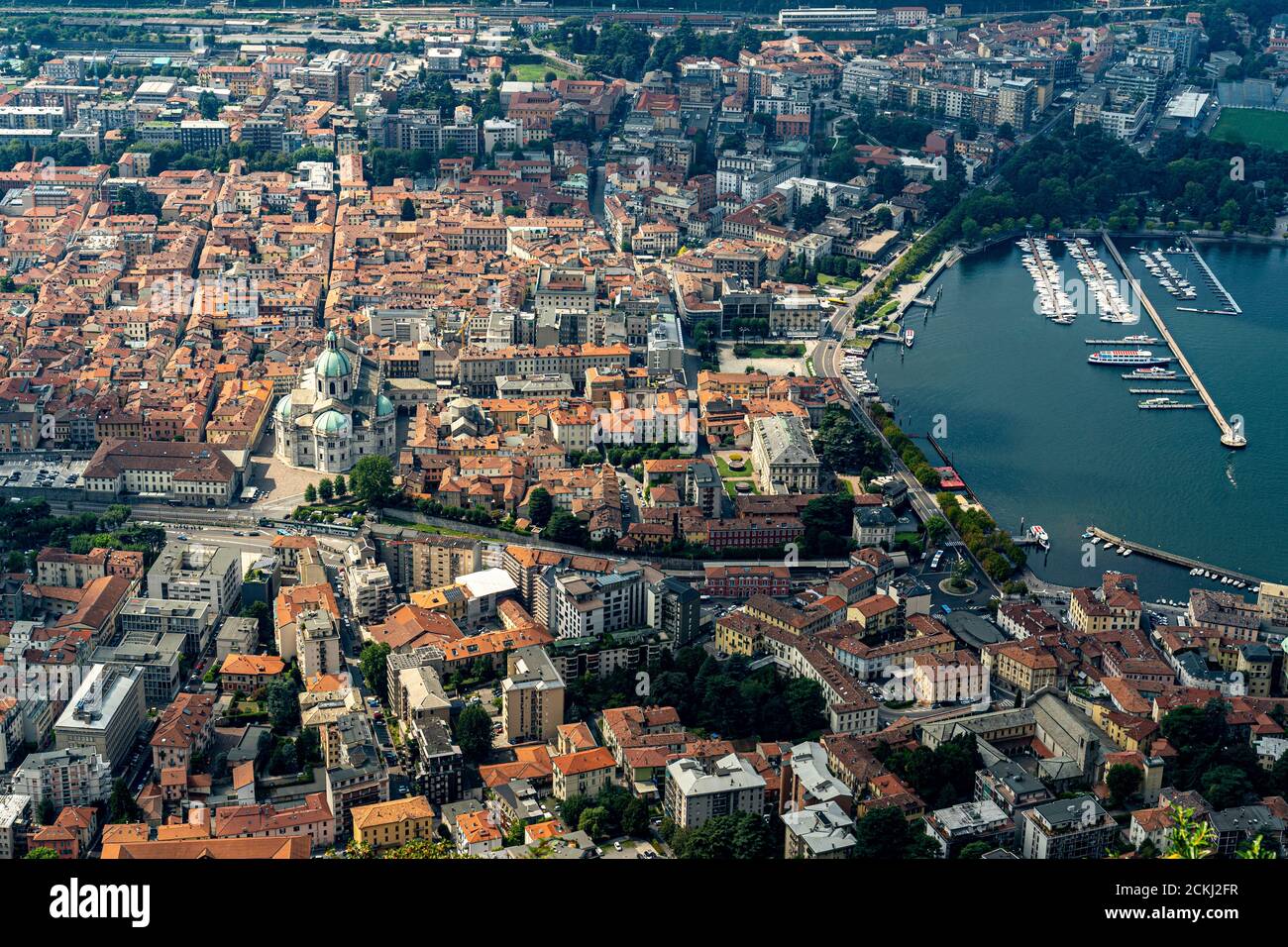 Italien. Lombardei. Stadt Como. Luftaufnahme von Brunate der Stadt und der Santa Maria Assunta Kathedrale auch Duomo genannt Stockfoto