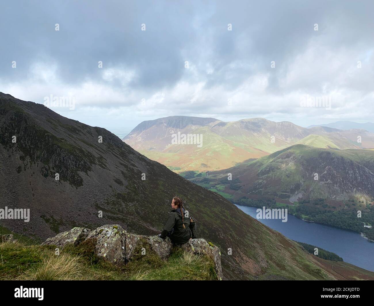 The Lake District National Park, Großbritannien. Blick hinunter auf das Tal von Buttermere. Stockfoto