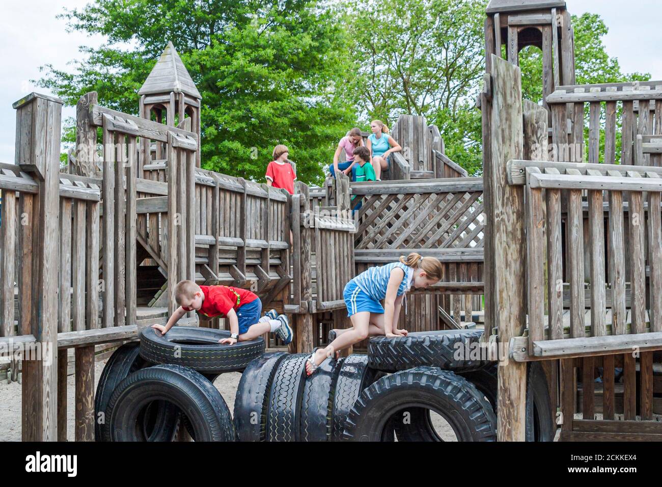 Newport News Virginia, Fort Fun Spielplatz Kinder Erholung Übung Fitness Workout spielen, Besucher Gruppe Menschen Person Szene in einem Foto Stockfoto