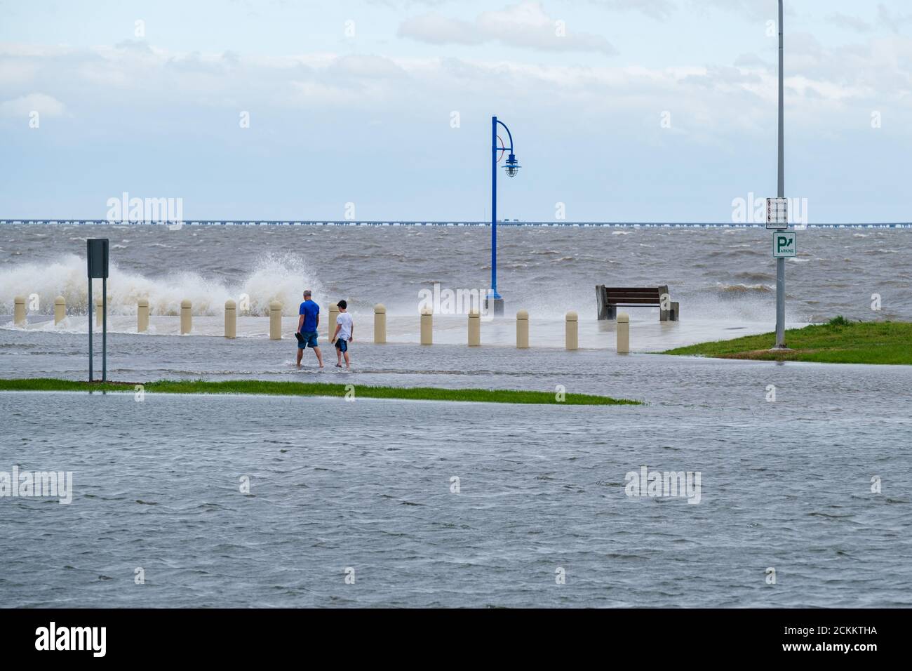 New Orleans, Louisiana/USA - 15. September 2020: Wellen und Überschwemmungen entlang des Lake Pontchartrain durch Hurrikan Sally Storm Surge Stockfoto