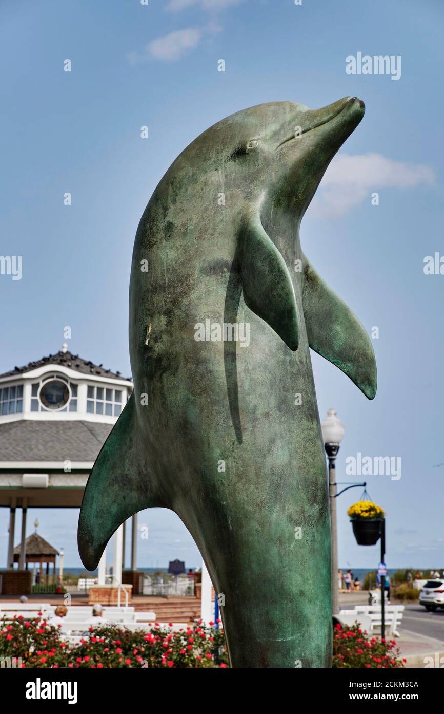 hektar th Ugyldigt Bronze delfin skulptur -Fotos und -Bildmaterial in hoher Auflösung – Alamy