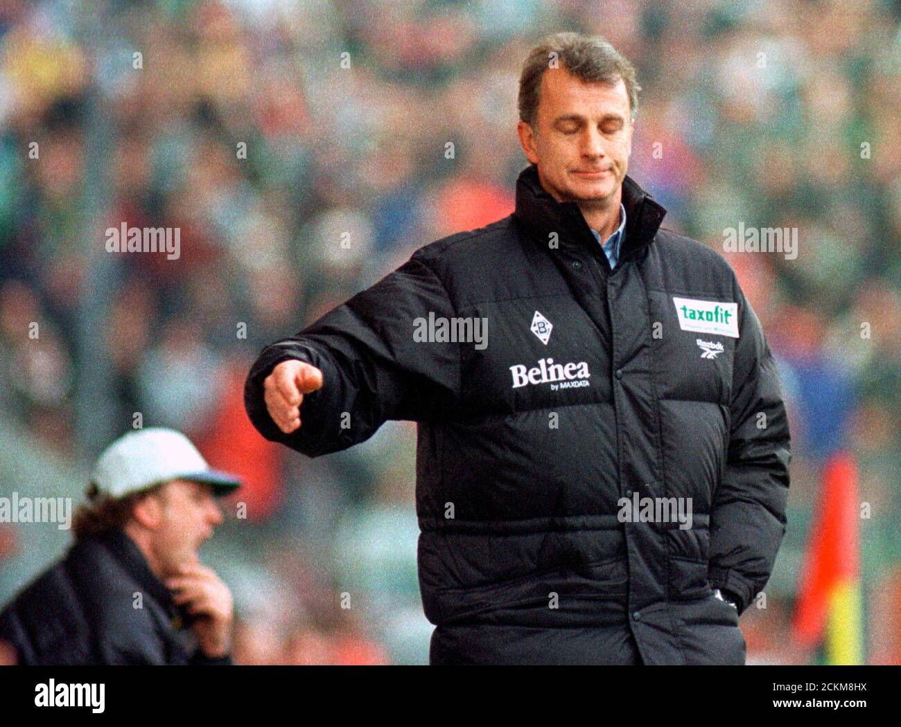 Boekelbergstadion Mönchengladbach Deutschland 6.3.1999, Fußball: Deutsche Bundesliga, Borussia Mönchengladbach (BMG, weiß) gegen TSV 1860 München (TSV, blau) 2.0 – Manager Rainer BONHOF (BMG) Stockfoto