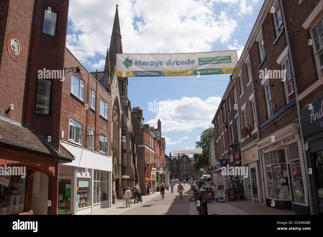 Blick auf das Einkaufsviertel in Dorchester, Dorset in Großbritannien, aufgenommen am 20. Juli 2020 Stockfoto