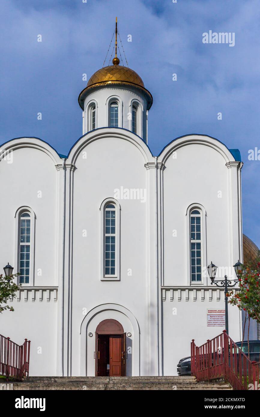 MURMANSK RUSSLAND - 2014. SEPTEMBER 14. Eingang der schönen Kirche des Erlösers auf Wasser. Stockfoto