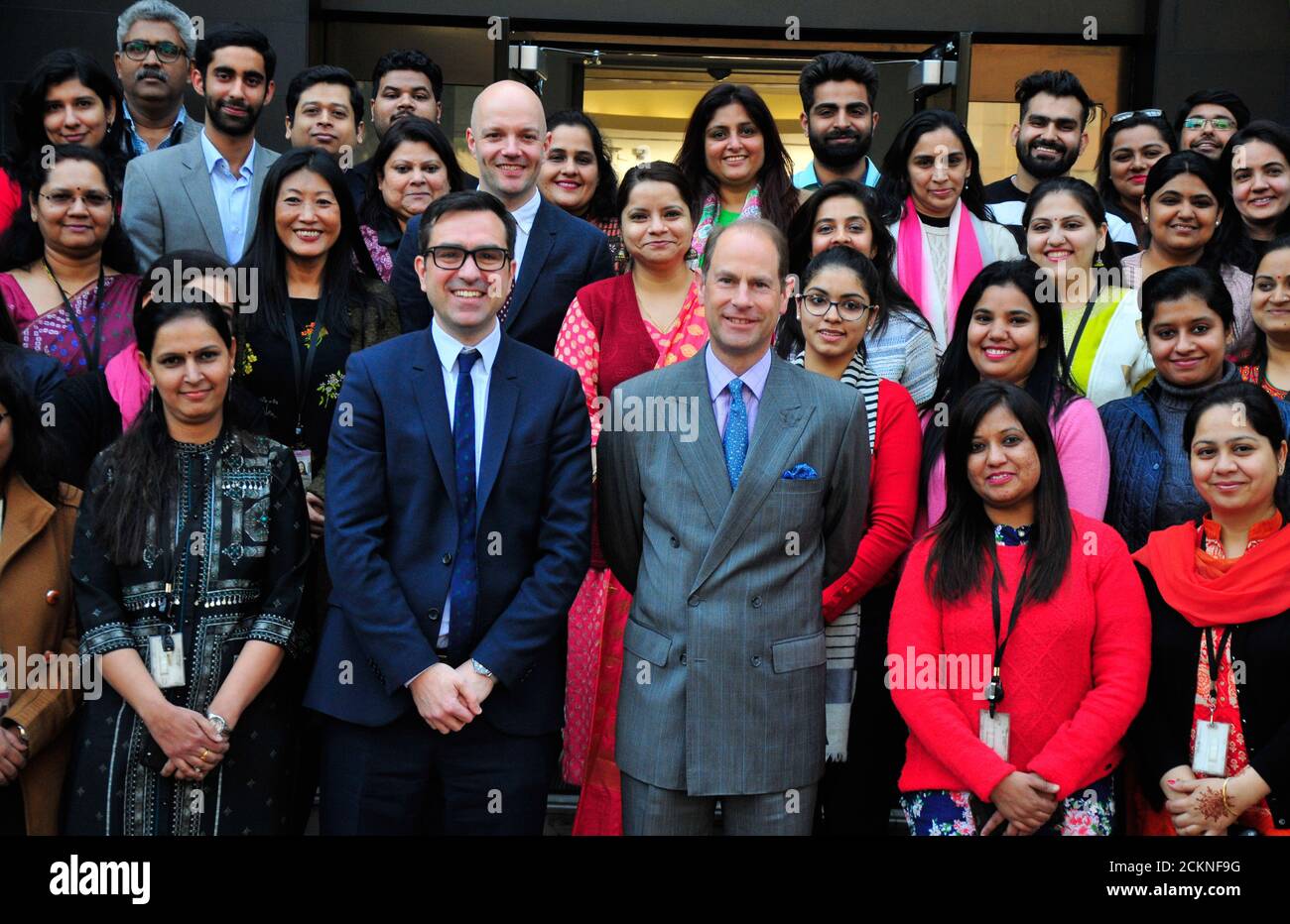 Der britische Prinz Edward, Earl of Wessex, trifft indische Mitarbeiter bei seinem Besuch im British Council in New Delh, Indien. Foto: Sondeep Shankar Stockfoto