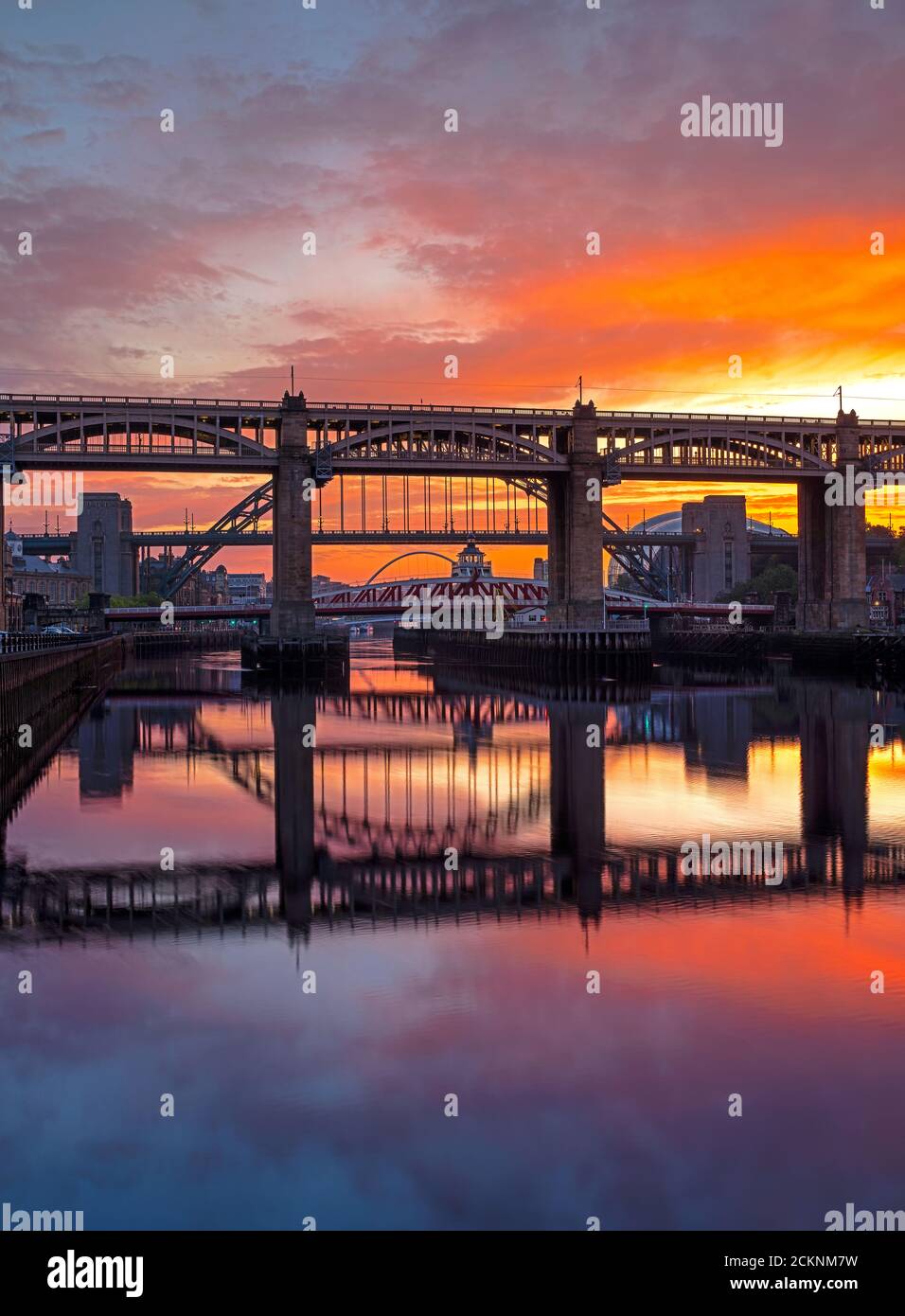 Sonnenaufgang am Newcastle Kai, Newcastle upon Tyne, Tyne & Wear, England, Vereinigtes Königreich Stockfoto
