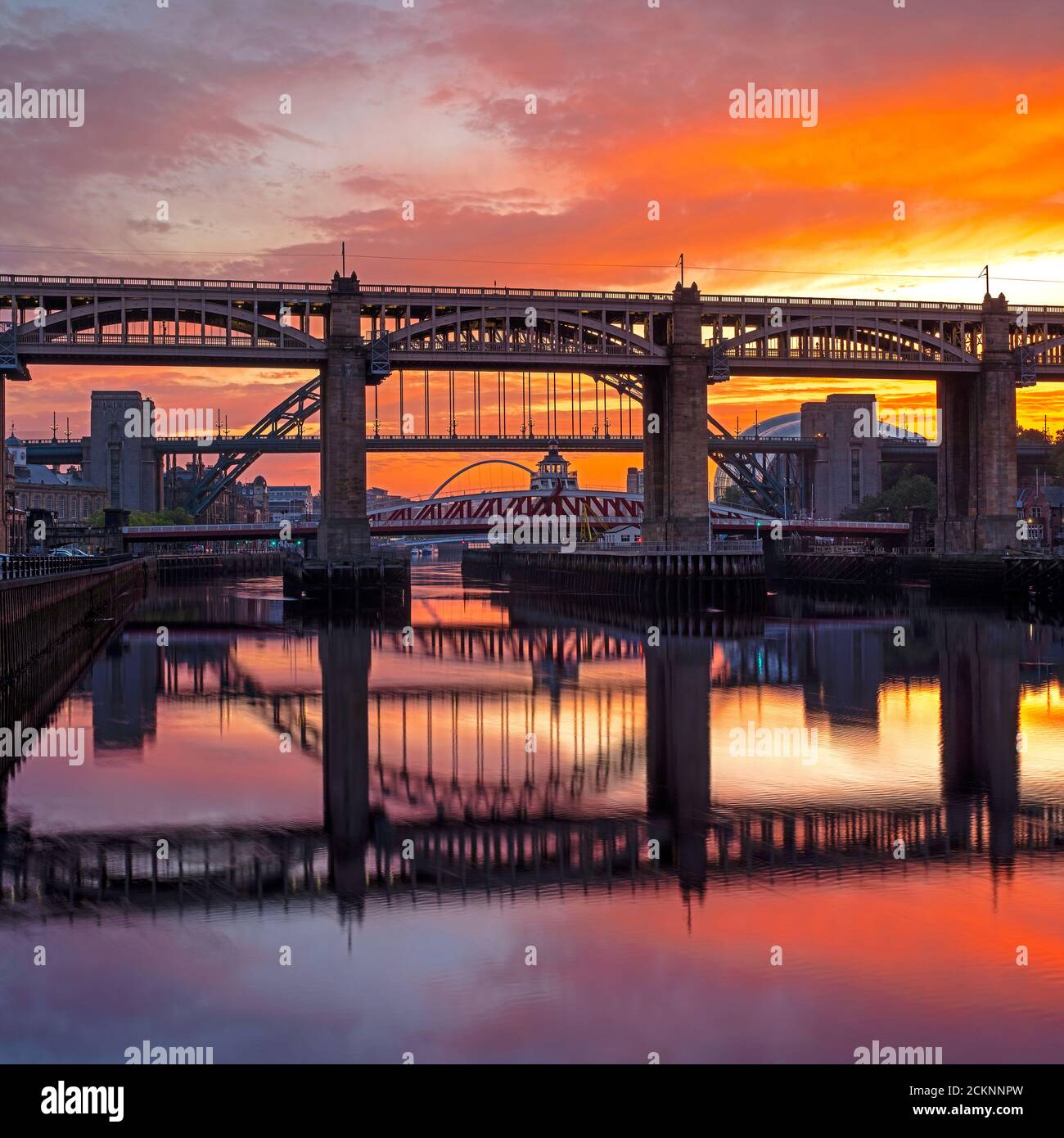 Sonnenaufgang am Newcastle Kai, Newcastle upon Tyne, Tyne & Wear, England, Vereinigtes Königreich Stockfoto
