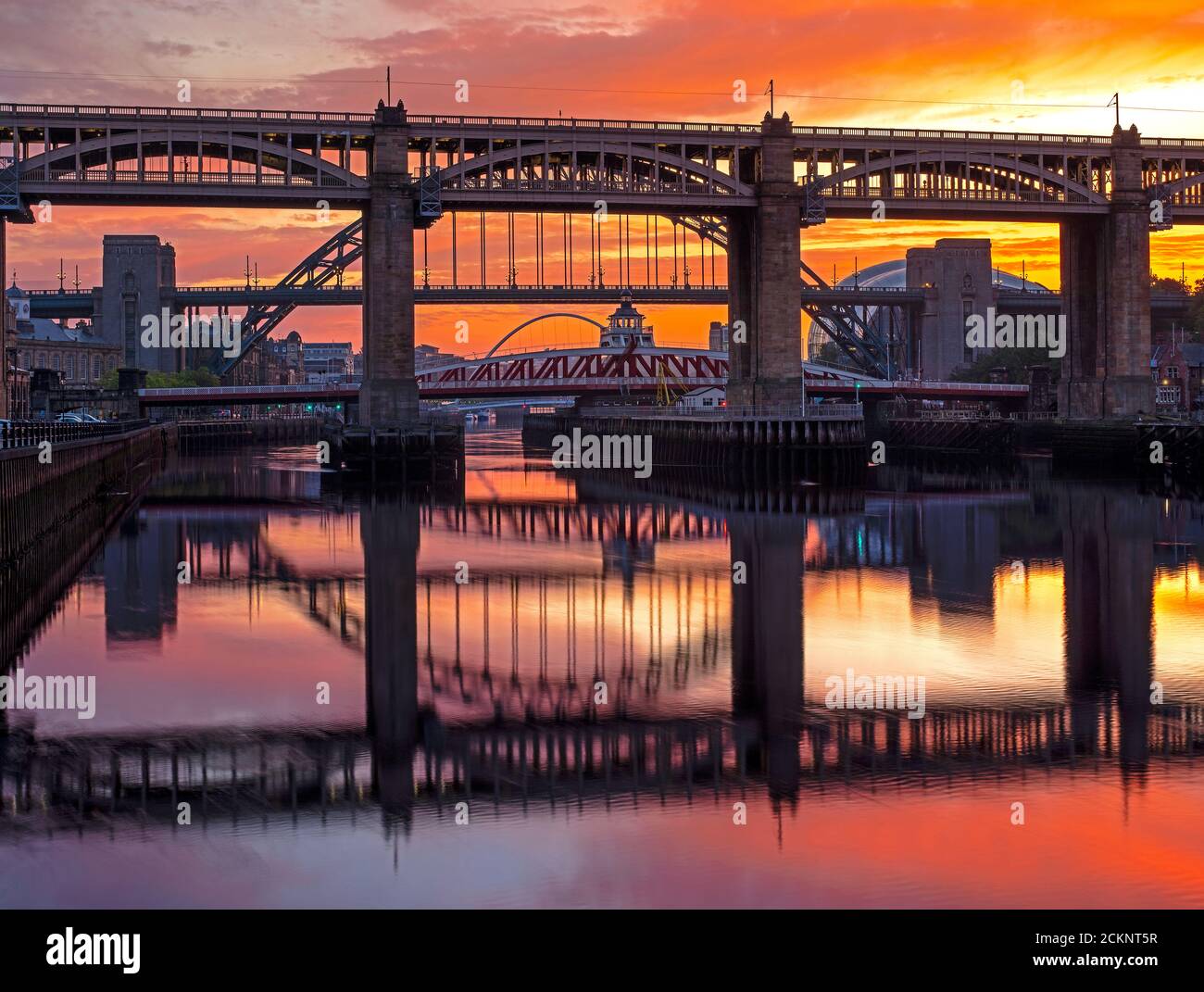 Sonnenaufgang am Newcastle Kai, Newcastle upon Tyne, Tyne & Wear, England, Vereinigtes Königreich Stockfoto