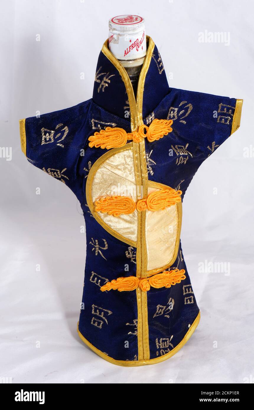 Kimono Weinflasche Abdeckung Stillleben Stockfoto