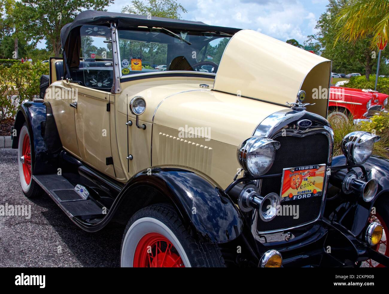 1929 Ford, Cabriolet, Klappsitz, Oldtimer, hellgelb, rote Räder, weiße Wandreifen, Autoland, Venedig, FL, Florida, USA Stockfoto