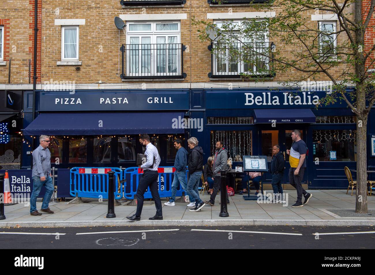Uxbridge, London Borough of Hillingdon, Großbritannien. September 2020. Das Bella Italia Restaurant in Uxbridge wurde nach der Schließung des Coronavirus wieder eröffnet. Quelle: Maureen McLean/Alamy Stockfoto