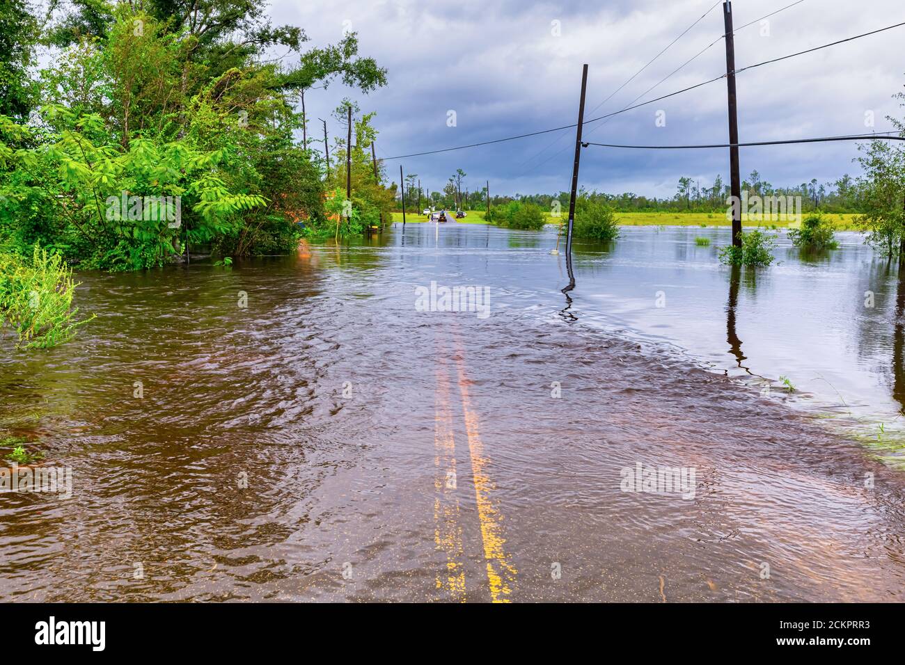 Panama City, Florida, USA. 16.2020. Die North Bear Creek Road wurde von Hurrikan Sally's sintflutartigen Regenfällen überflutet Stockfoto