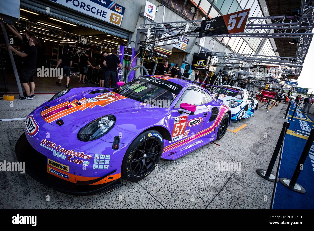 Le Mans, Frankreich. September 2020. 57 Bleekemolen Jeroen (nld), Fraga Felipe (BRA), Keating Ben (usa), Team Project 1, Porsche 911 RSR, Ambiente während der Abnahme der 2020 24 Stunden von Le Mans, 7. Lauf der 2019... Kredit: Gruppo Editoriale LiveMedia/Alamy Live Nachrichten Stockfoto