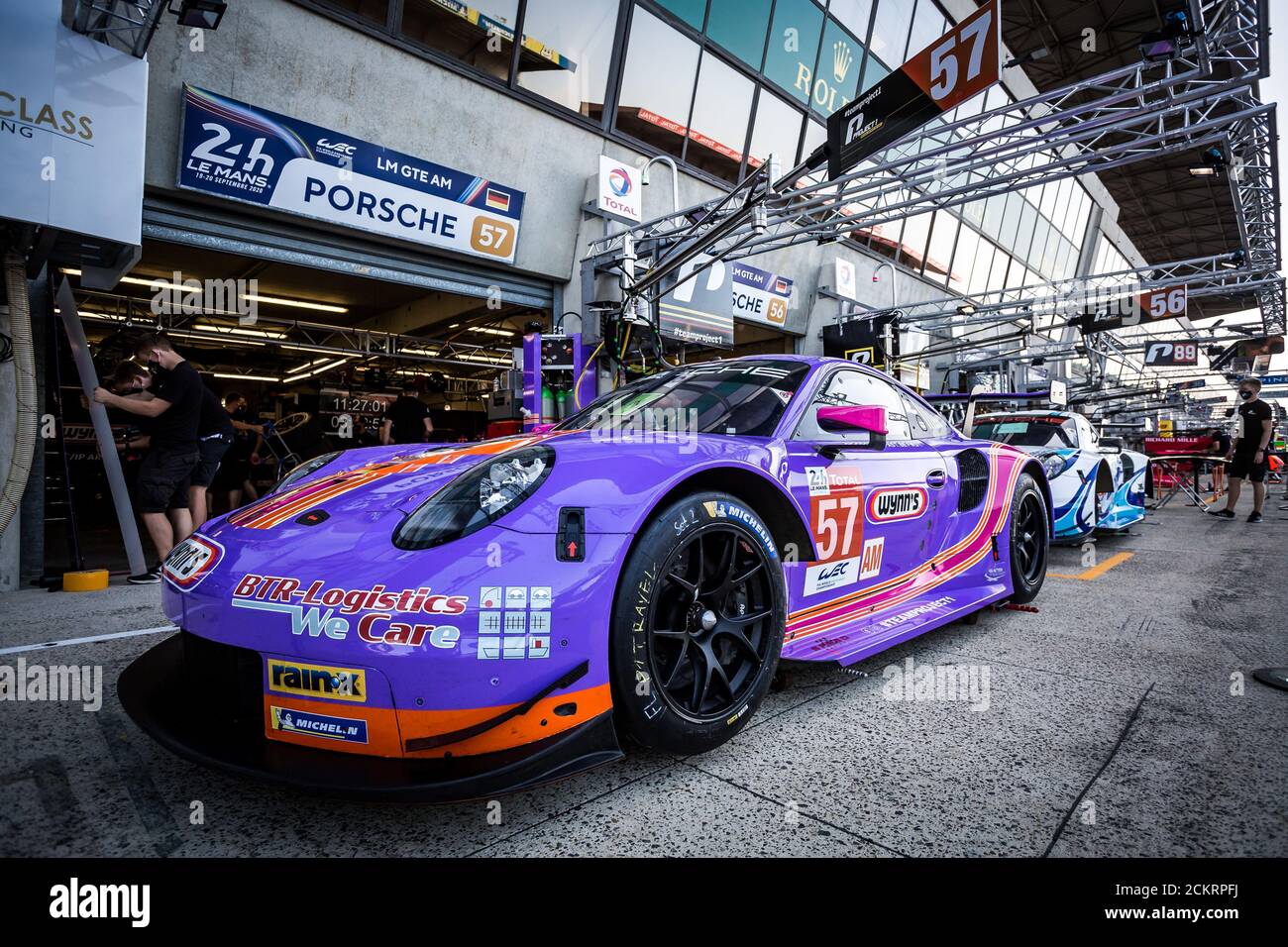 Le Mans, Frankreich. September 2020. 57 Bleekemolen Jeroen (nld), Fraga Felipe (BRA), Keating Ben (usa), Team Project 1, Porsche 911 RSR, Ambiente während der Abnahme der 2020 24 Stunden von Le Mans, 7. Lauf der 2019... Kredit: Gruppo Editoriale LiveMedia/Alamy Live Nachrichten Stockfoto