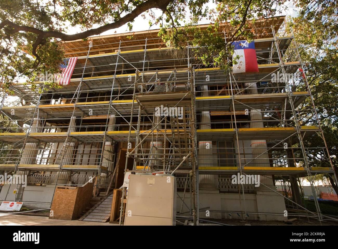Austin, TX 5. November 2008: Außenansicht des Gouverneurshauses von Texas, das nach einem Brand Anfang Juni, der das 125 Jahre alte Gebäude fast zerstört hatte, umfassend renoviert wurde. Die Renovierungsarbeiten werden voraussichtlich zwei Jahre in Anspruch nehmen. ©Bob Daemmrich Stockfoto