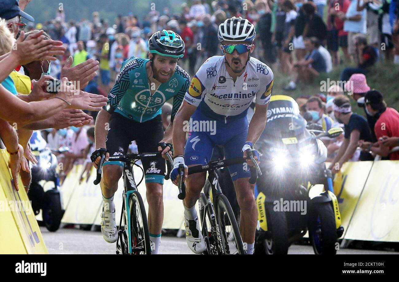 Julian Alaphilippe von Deceuninck - Quick Step und Quentin Pacher von BB Hotels - Vitals Konzept während der Tour de France 2020, Radrennen Etappe 16, Stockfoto