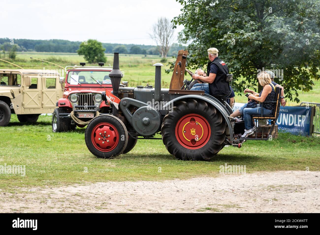 DIEDERSDORF, DEUTSCHLAND - 30. AUGUST 2020: Das beliebte polnische Modell des Traktors Ursus C-45 (C-451), 1949. War eine illegale Kopie der Lanz Bulldog D 9506. Stockfoto