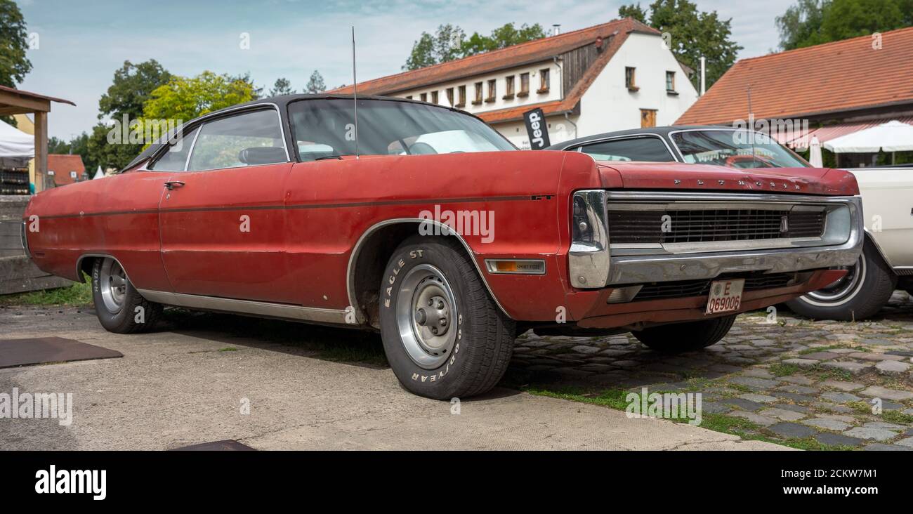 DIEDERSDORF, DEUTSCHLAND - 30. AUGUST 2020: Der Vollwagen Plymouth Sport Fury GT, 1970. Die Ausstellung von 'US Car Classics'. Stockfoto