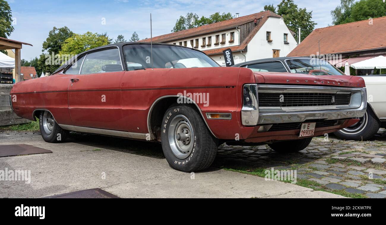 DIEDERSDORF, DEUTSCHLAND - 30. AUGUST 2020: Der Vollwagen Plymouth Sport Fury GT, 1970. Die Ausstellung von 'US Car Classics'. Stockfoto