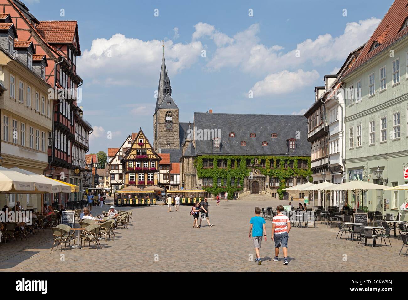 Marktplatz, St. Benediktii Kirche, Quedlinburg, UNESCO Weltkulturerbe, Sachsen Anhalt, Deutschland Stockfoto