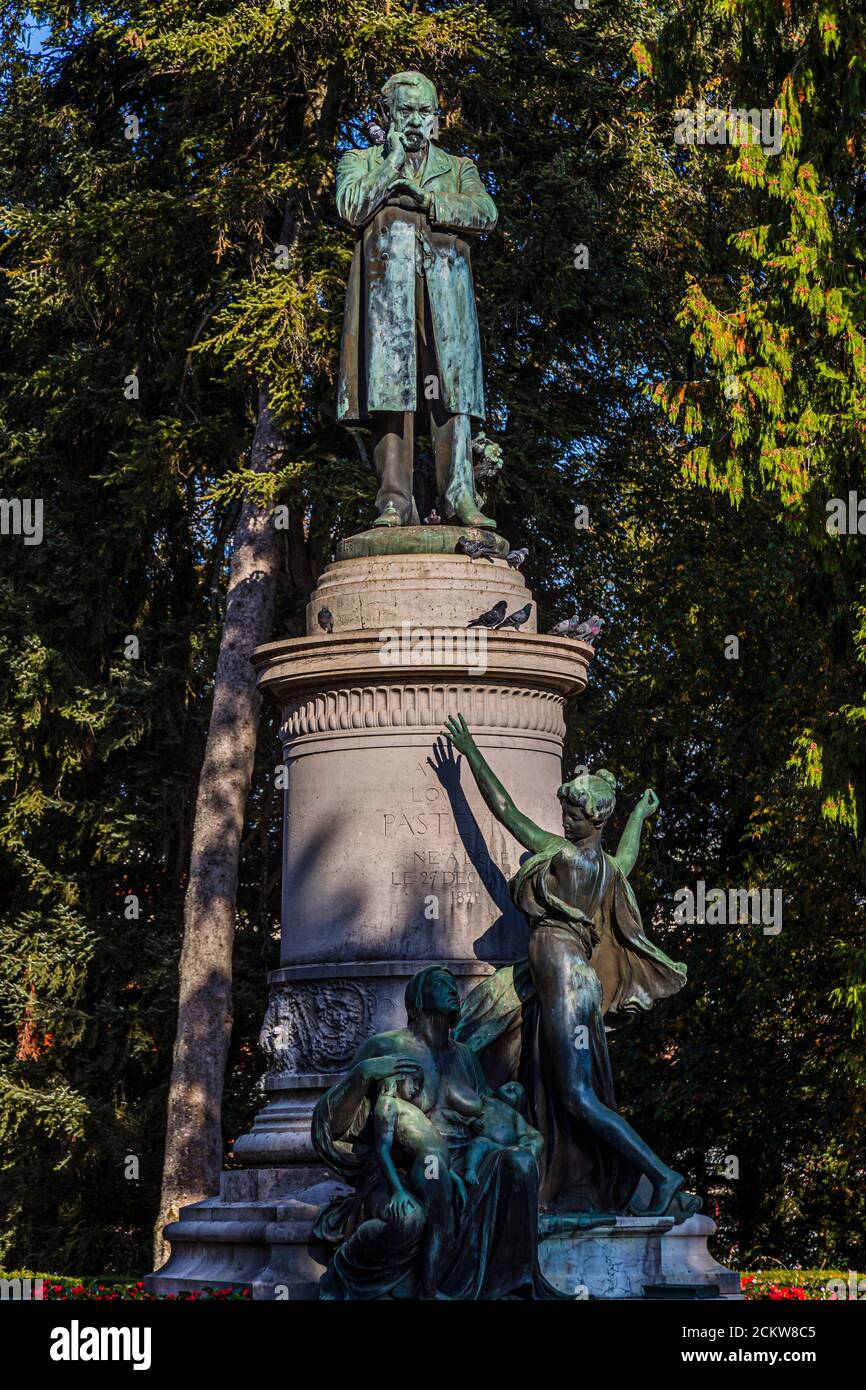 Statue von Louis Pasteur in der Stadt seiner Geburt, Dole, Frankreich Stockfoto