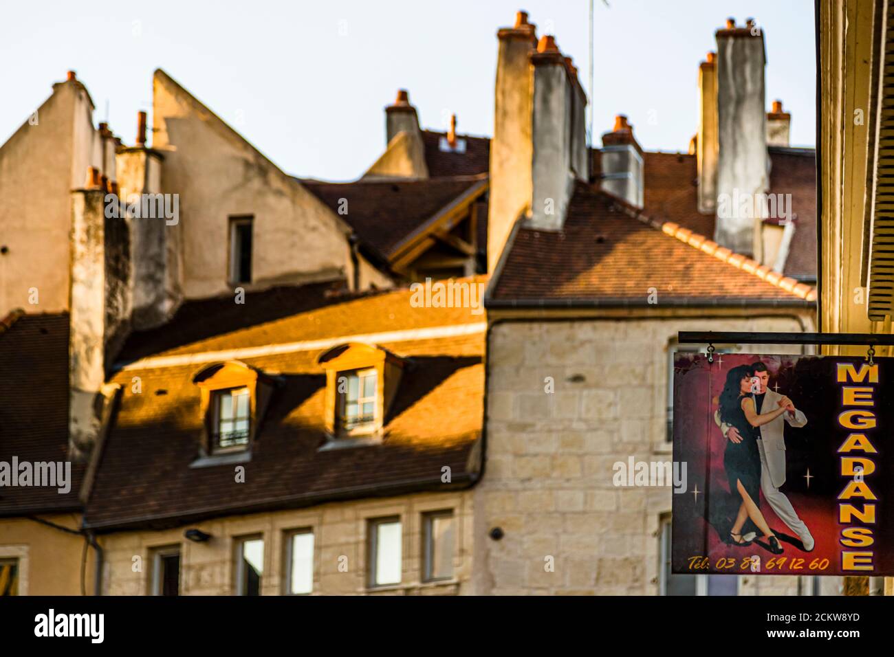 Werbeschild mit Werbung für eine Tanzschule in Dole, Frankreich Stockfoto