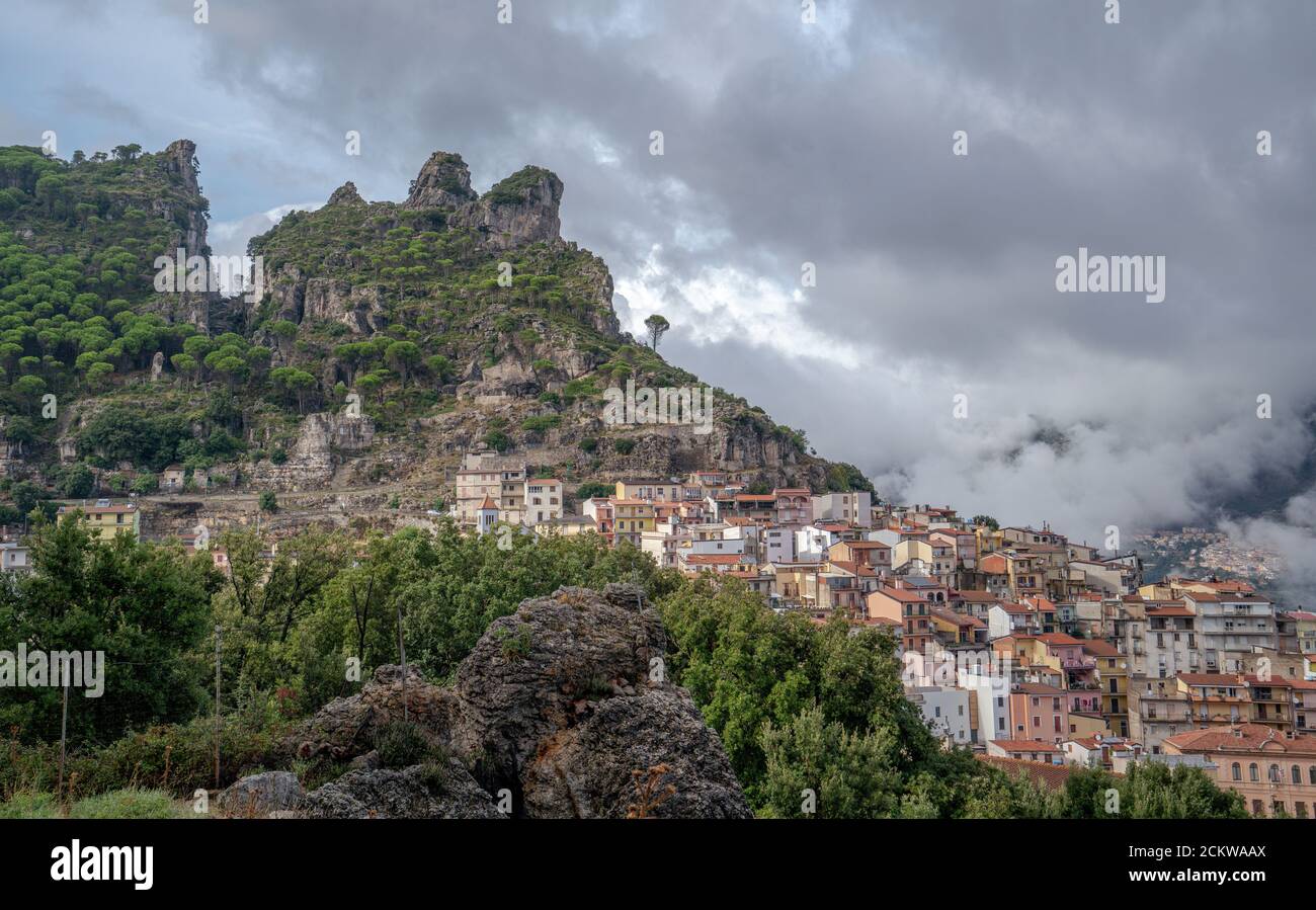 Panorama der ogliastra, sind Kalkstein-Dolomit Berge, deren Name kommt von der typischen Form ähnlich wie ein Schuh Ferse. Ulassai, Sardinien, Italien Stockfoto