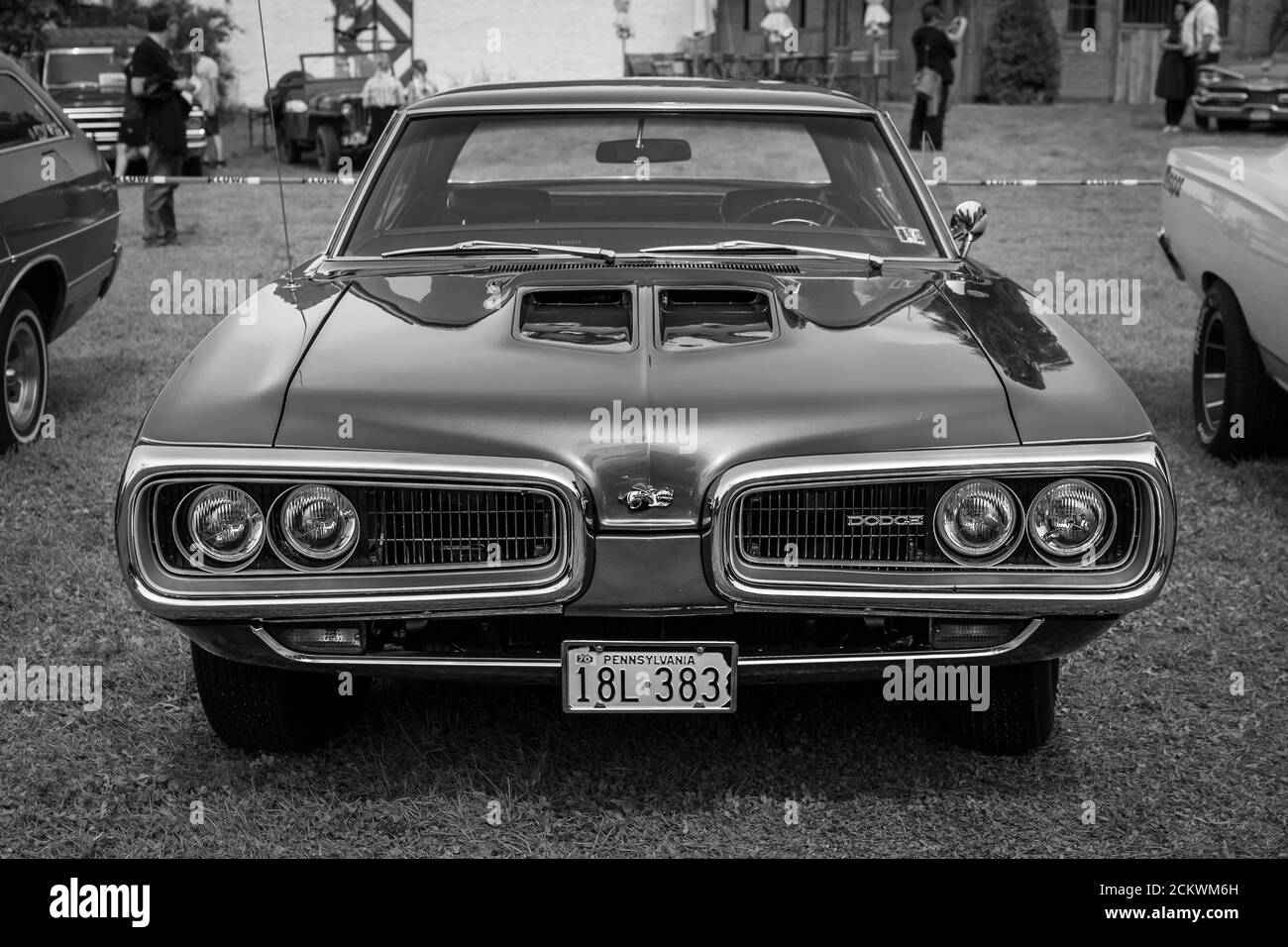 DIEDERSDORF, DEUTSCHLAND - 30. AUGUST 2020: Der Muskelwagen Dodge Super Bee, 1968. Schwarz und Weiß. Die Ausstellung von 'US Car Classics'. Stockfoto