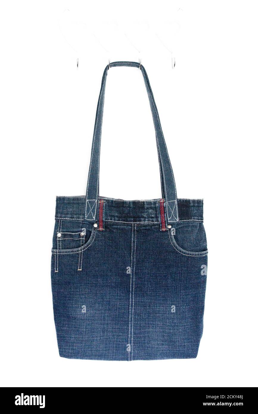 Hausgemachte Tasche aus recycelten Jeans Stockfoto